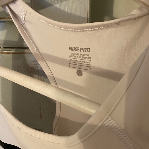 Nike Racerback Tanktop - Picture 3 of 3